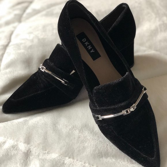 DKNY Black Velvet Pointy Toe Heels Size 7 - Picture 1 of 5